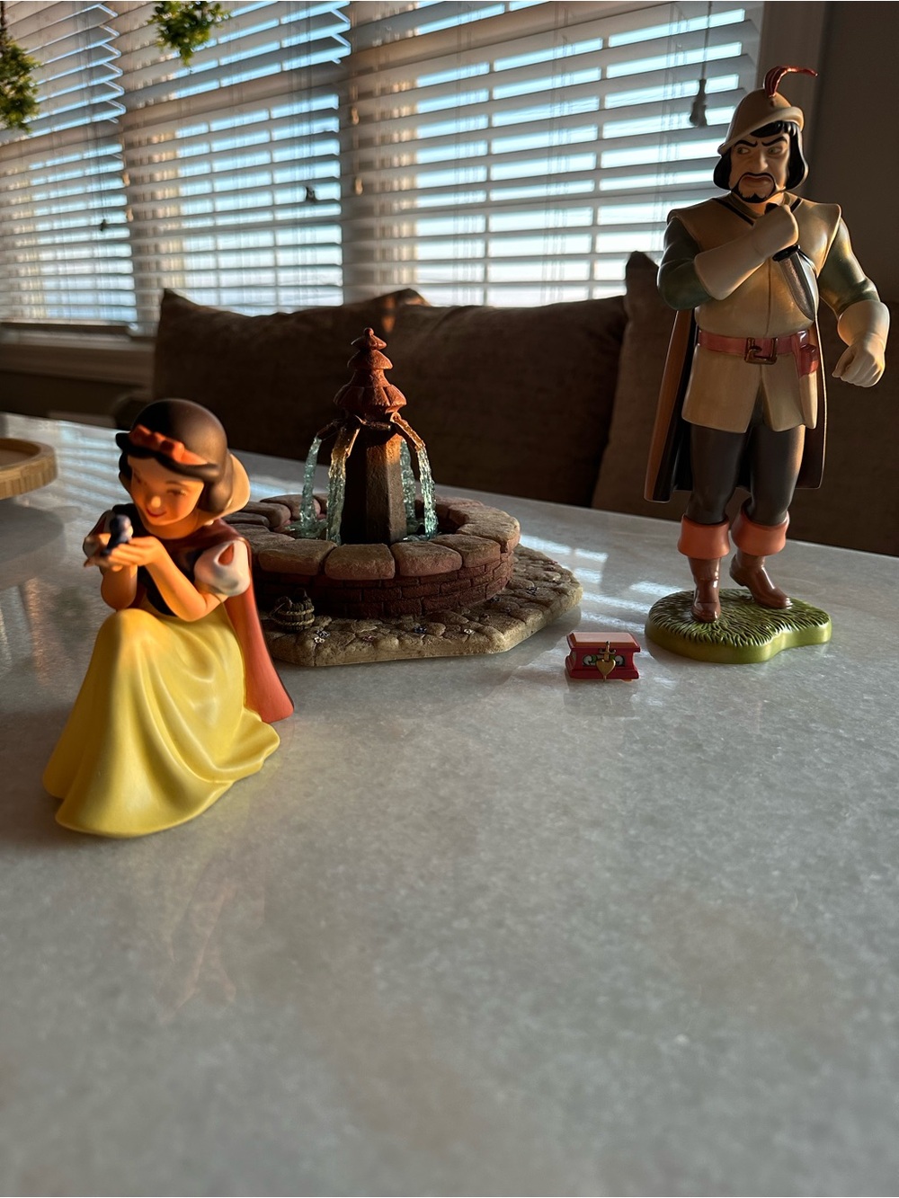 Classics Walt Disney Collection Snow White Huntsman “deadly intent” & Figurine